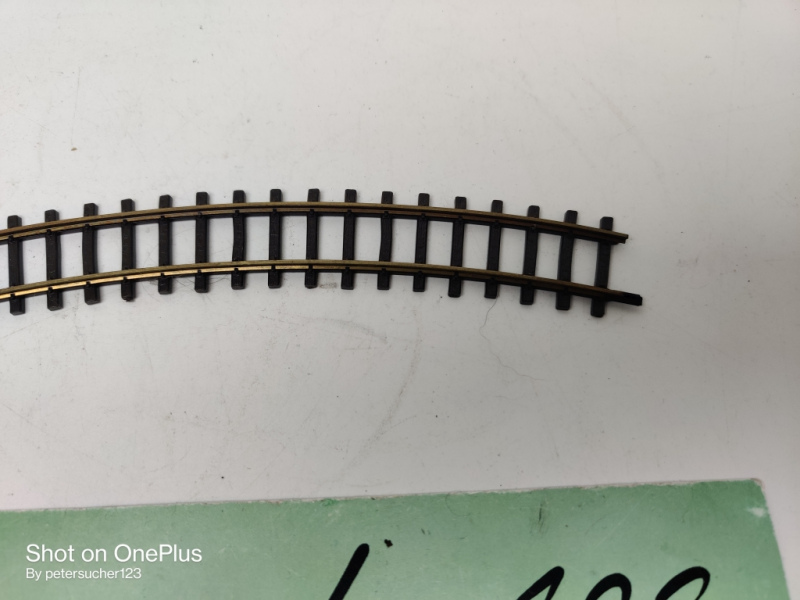 Bemo H0m DC 4230 / 1 x Gebogenes Gleis 30 ° R=330 mm