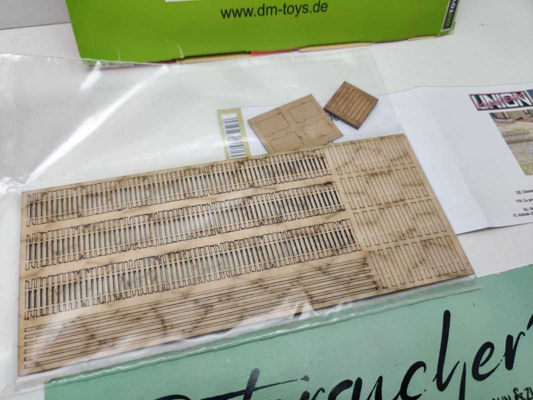 DM-Toys N L00140 Hözerner Zaun mit 2 Toren Lasercutbausatz / 1:160 / OVP
