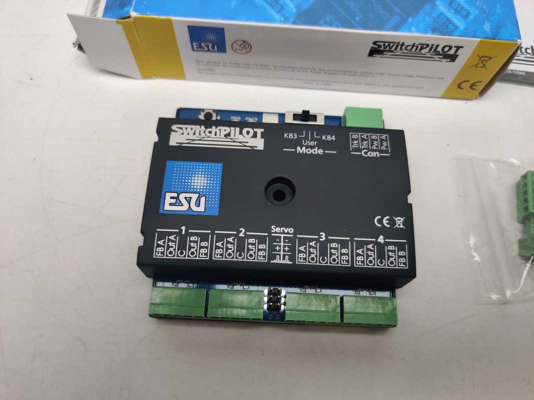 Esu 51820 SwitchPilot V2.0 / Multiprotokoll-Schalt- und Magnetartikeldecoder / OVP