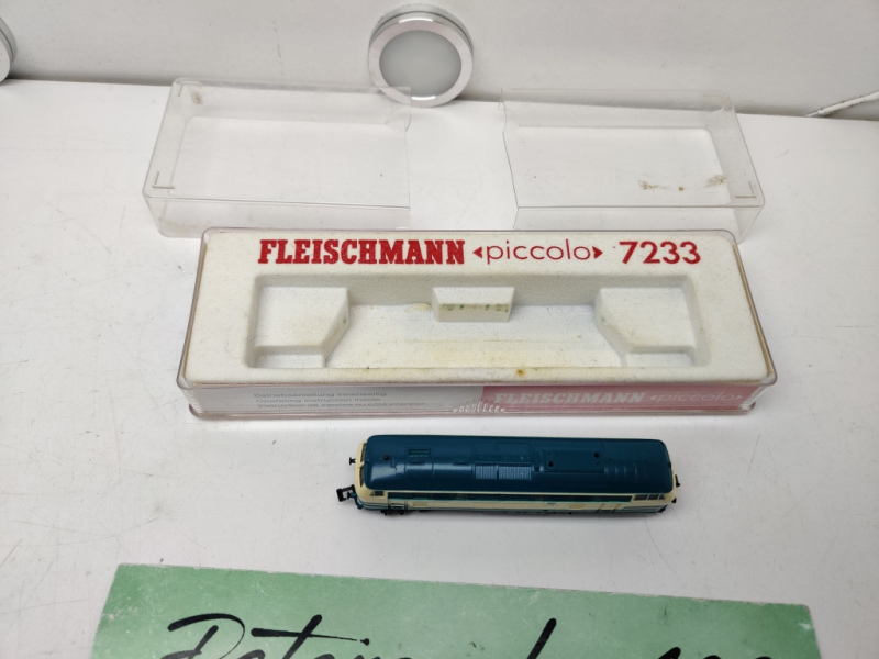 Fleischmann N DC 7233 / BR 218 Diesellok / Blau / Analog