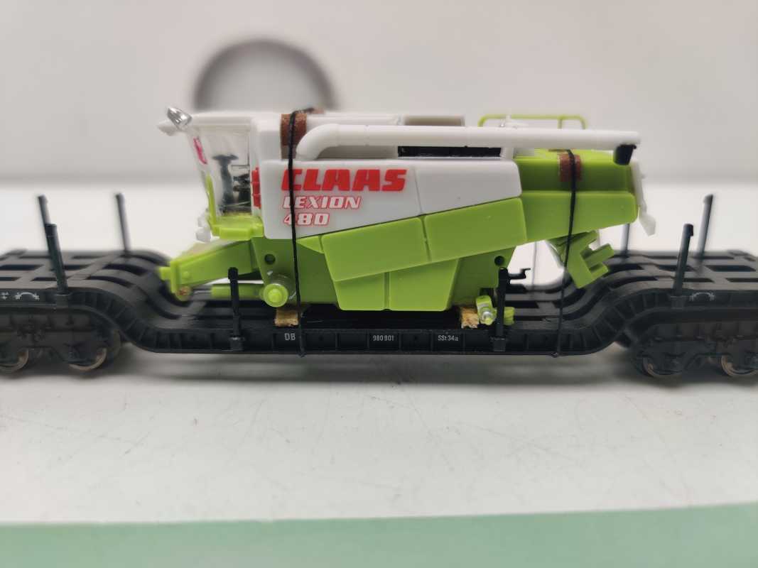 Fleischmann N DC 8299 Schwerlastwagen mit Ladegut / CLAAS Mähdrescher / DB
