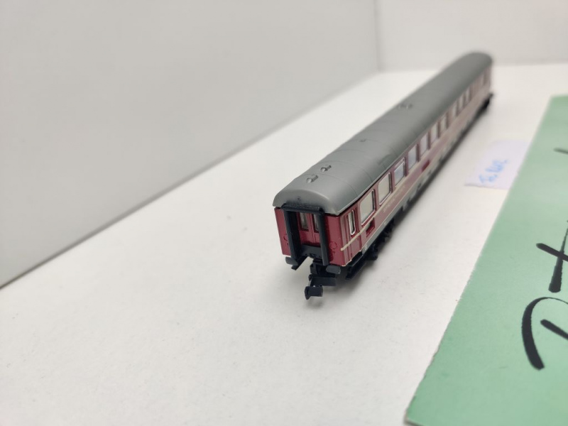 Fleischmann N DC 8112 Speisewagen WRümh132 / DB