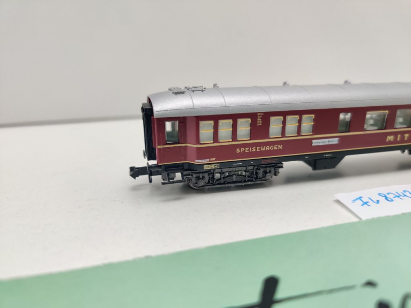 Fleischmann N DC 8133 Schnellzug-Speisewagen "Mitropa" WR4üe  / DRG