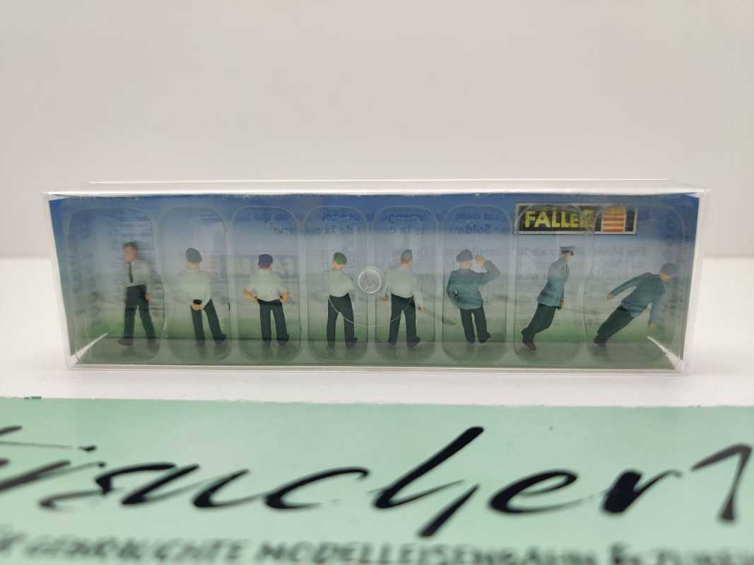 Faller H0 156001 Figuren-Set "Soldaten a.d. Kasernengelände" / 8 Figurinen / OVP