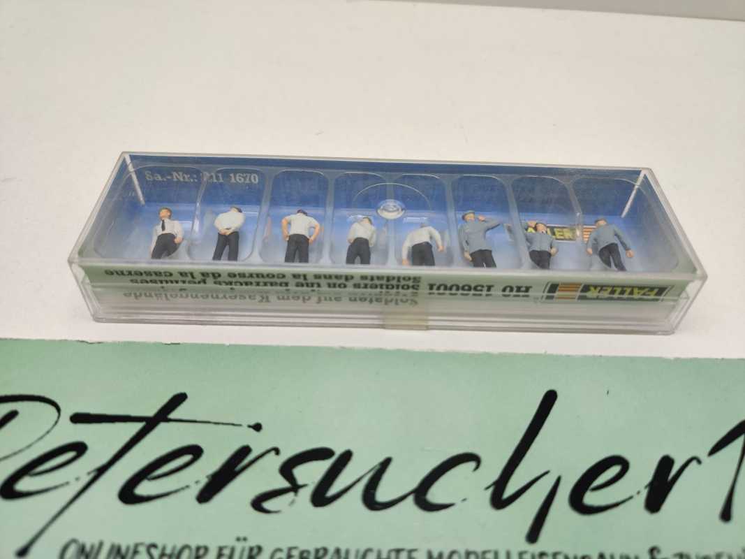 Faller H0 156001 Figuren-Set "Soldaten a.d. Kasernengelände" / 8 Figurinen / OVP