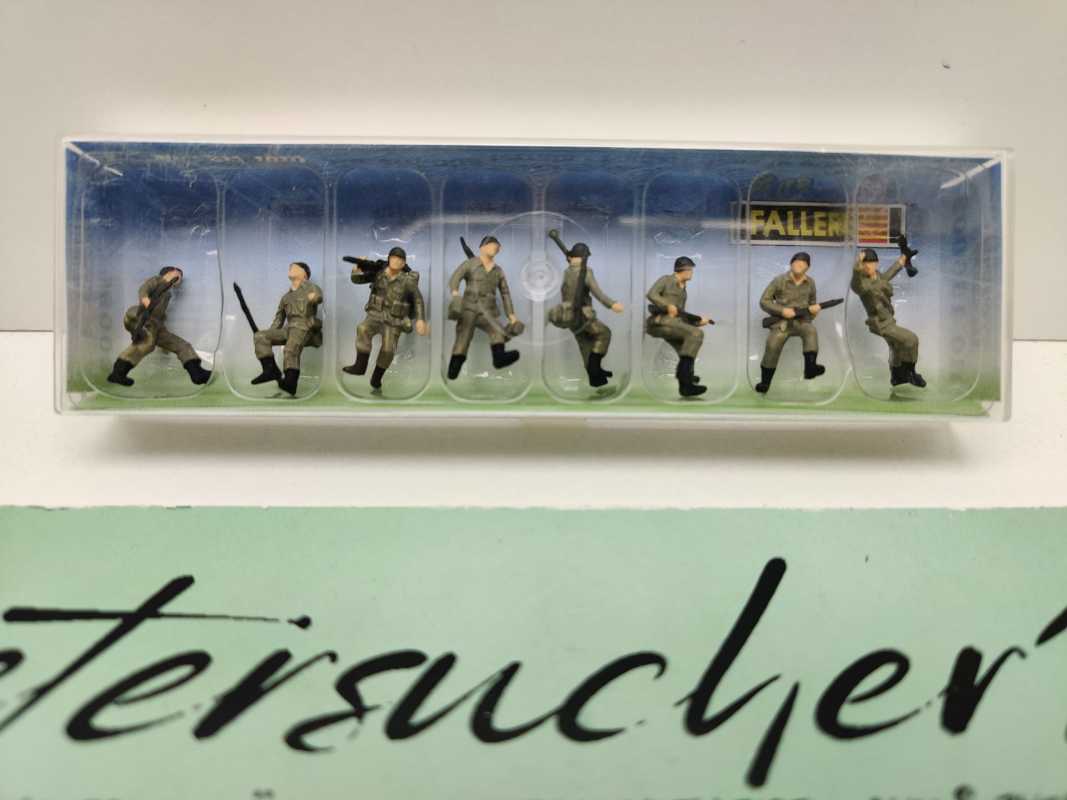 Faller H0 156003 Figuren-Set "Soldaten im Gelände" / 8 Figurinen / OVP