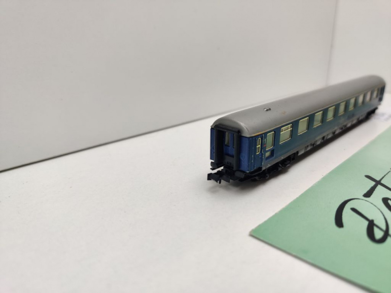 Fleischmann N DC 8110 Schnellzugwagen 1.Kl / Avümz111 / DB
