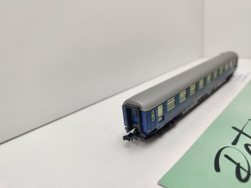 Fleischmann N DC 8110 Schnellzugwagen 1.Kl / Avümz111 / DB