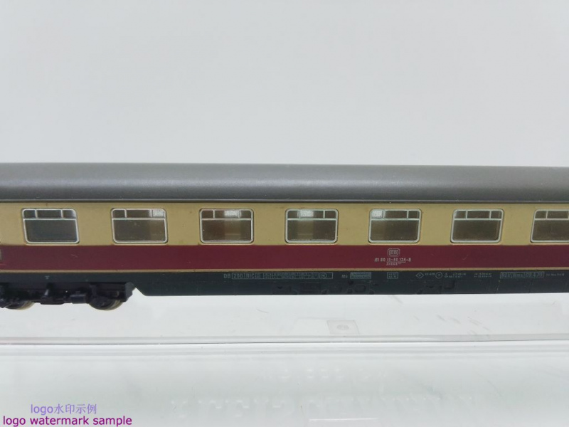 Fleischmann N DC 8160 IC-Schnellzugwagen 1.Kl / dkl rot / Avümh111 / DB