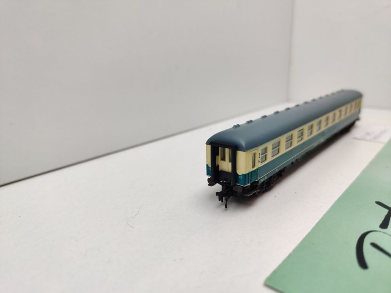 Fleischmann N DC 8192 Schnellzug Abteilwagen 2.Kl / Büm235 / NEM / DB