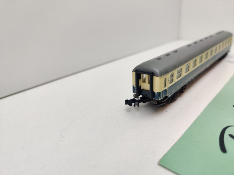 Fleischmann N DC 8199 Schnellzug Abteilwagen 2.Kl dunkler / Büm235 / DB