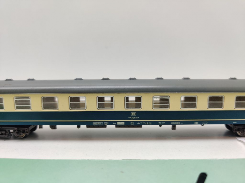 Fleischmann N DC 8199 Schnellzug Abteilwagen 2.Kl dunkler / Büm235 / DB