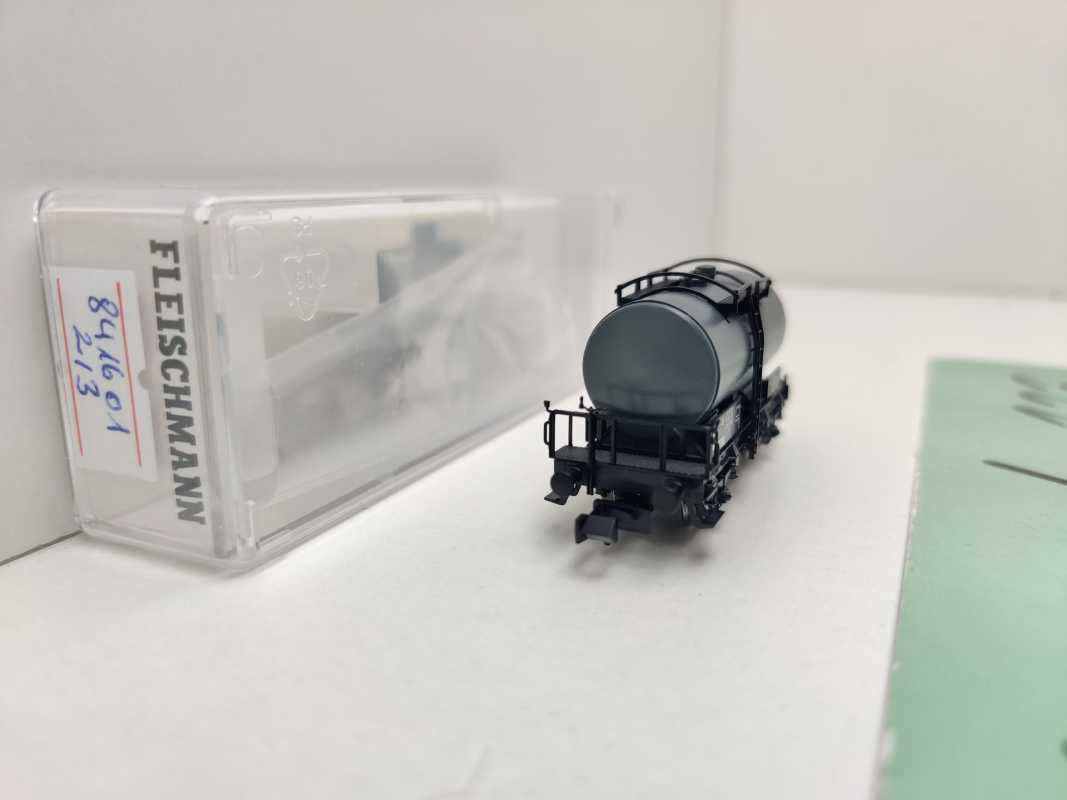 Fleischmann N DC 841601-02 Kesselwagen aus Set / NEM / DR / EVP