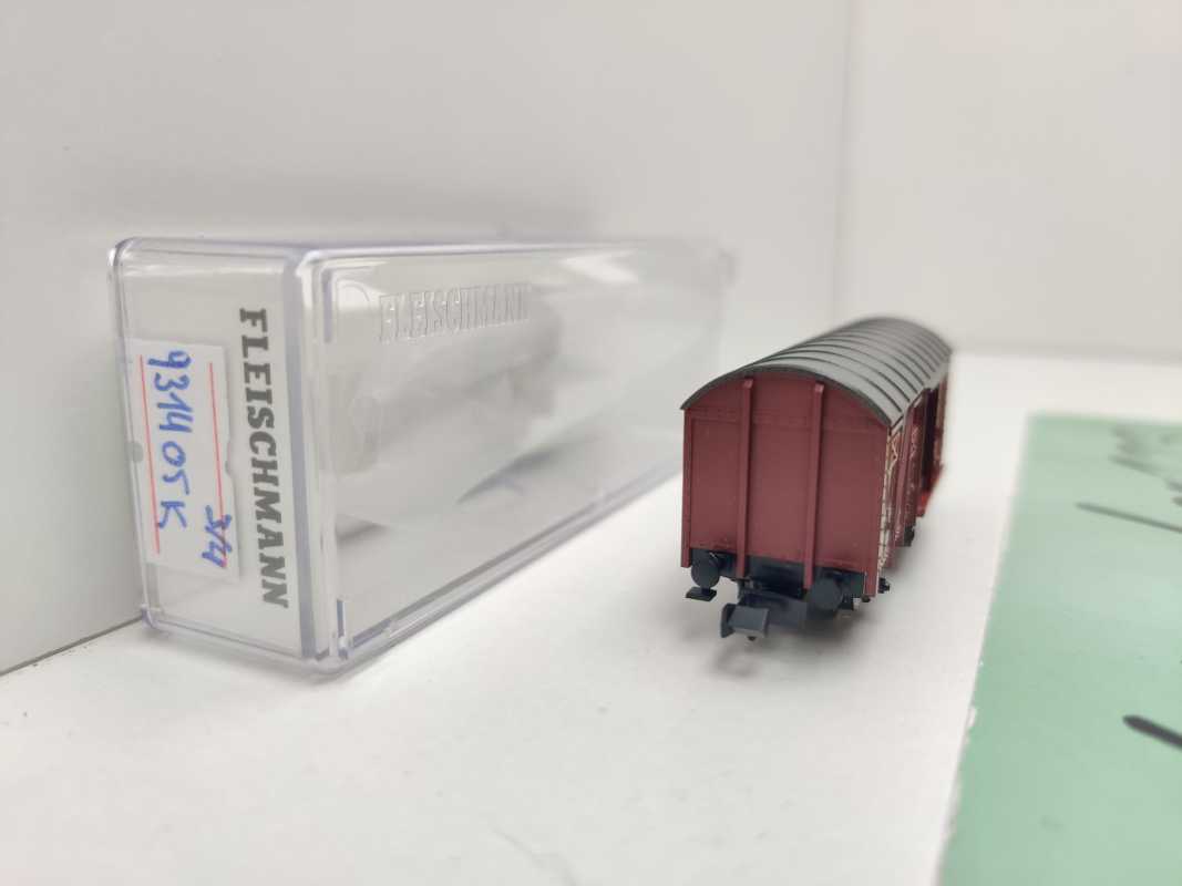 Fleischmann N DC 931405-02 gedeckter Güterwagen Gs / NEM / DR / EVP