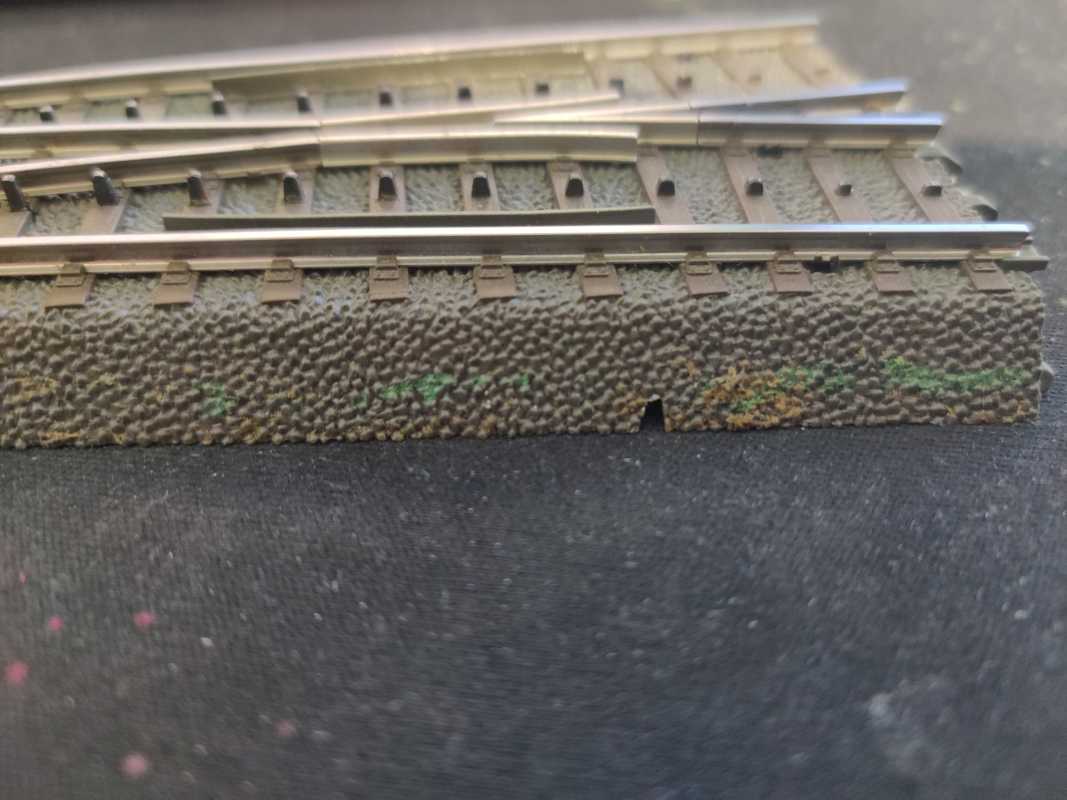 Märklin H0 24711 / Schlanke Weiche links / C-Gleis  / Länge 236,1 mm / Abbrüche