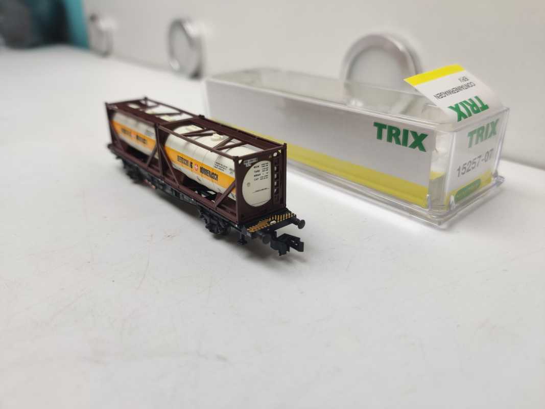 Mini Trix N DC 15257-8 / 2-achsigen Einheitstaschenwagen / Sdgkms 707 / DB AG / „BERTSCHI AG“ / OVP