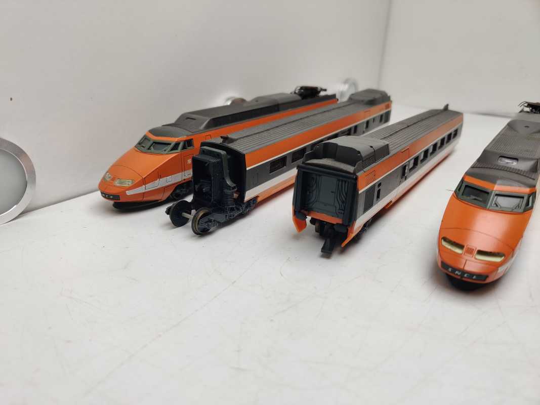 Lima H0 DC TGV 16 / Hochgeschwindigkeitszuges TGV Sud-Est (Rame 16) der SNCF / Wackelkontakt