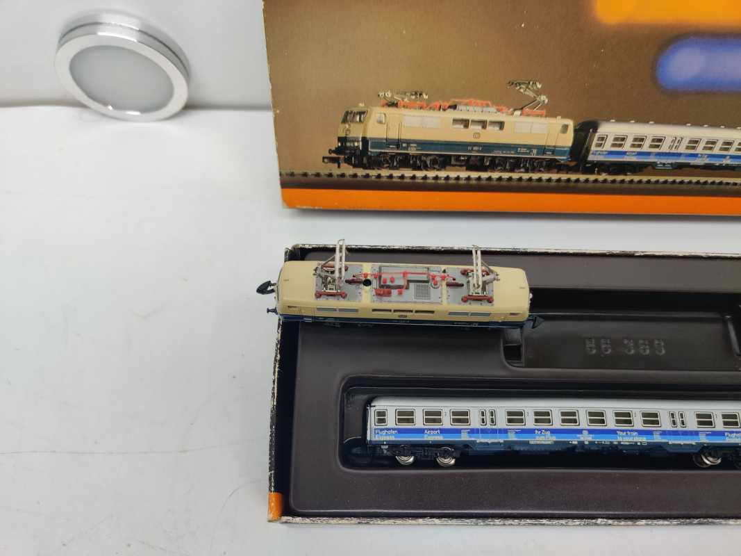 Mini Club / Märklin Z DC 8105 /  Personenzug „Flughafen Frankfurt – Ihr Zug zum Flug“/ OVP / Lok Defekt