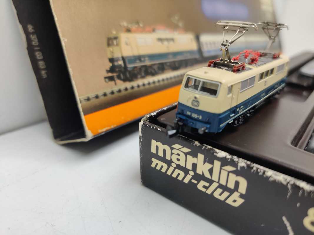 Mini Club / Märklin Z DC 8105 /  Personenzug „Flughafen Frankfurt – Ihr Zug zum Flug“/ OVP / Lok Defekt