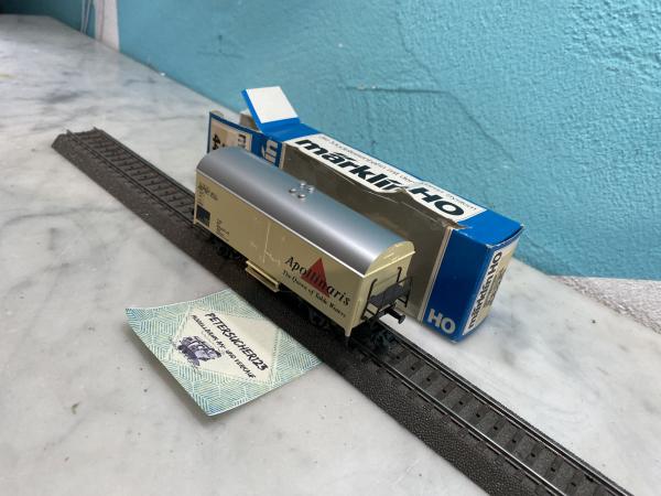 249// Märklin H0 4426 Gedeckter Güterwagen Apollinaris  Blaue OVP J622_GW2596