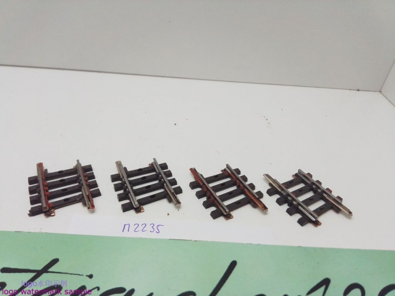 Märklin H0 AC 2235 4x gebogenes K-Gleis / R 424,6 / 3° 45'= 1/8 / Kleber, Farbe