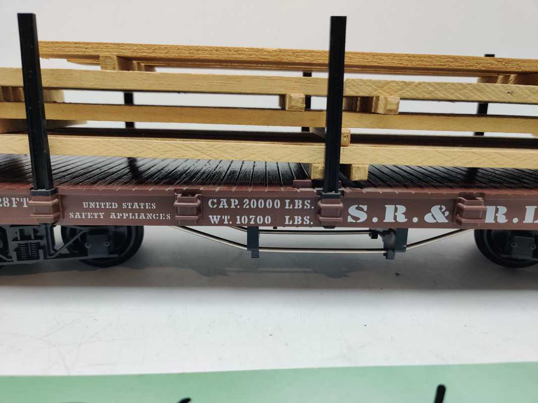 LGB Spur G 41600 / amerikanischen Flachwagen mit Rungen / Ladegut Holz Eigenbau