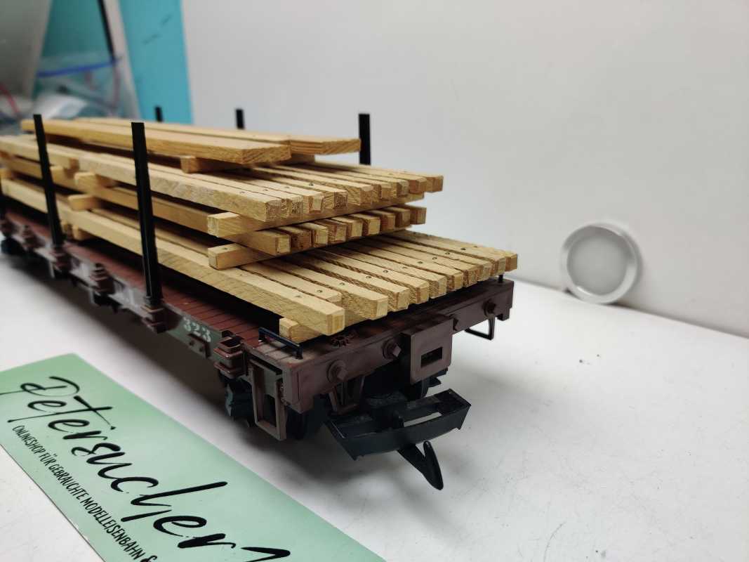 LGB Spur G 41600 / amerikanischen Flachwagen mit Rungen / Ladegut Holz Eigenbau