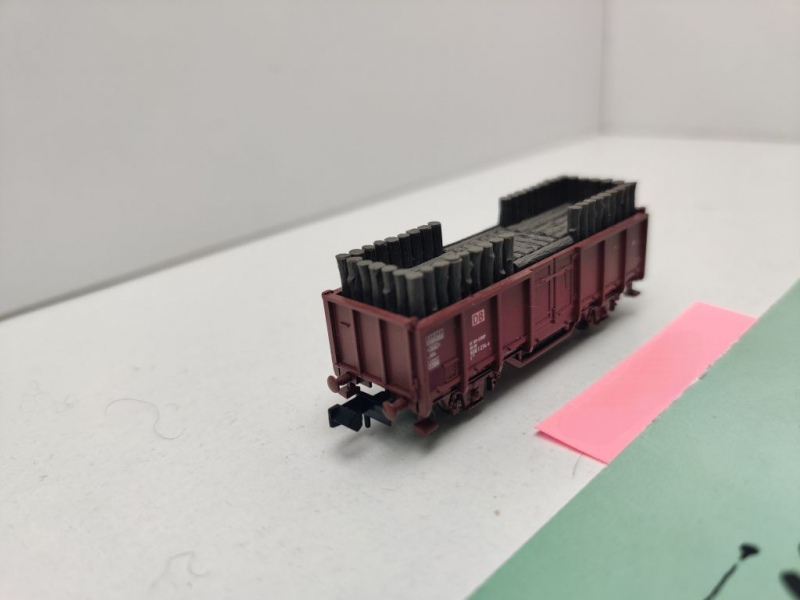 Minitrix N DC 11439 Hochbordwagen Ladung Grubenholz aus Set / NEM / DB