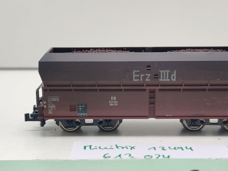 Minitrix N DC 13494 Selbstentladewagen "Erz IIId" OOtz / 613 024 / NEM / DB