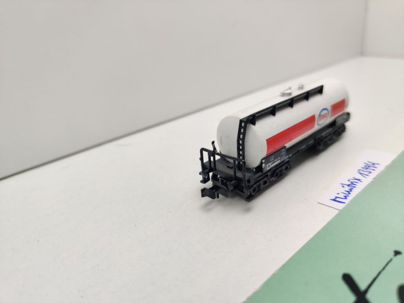 Minitrix N DC 13994 Kesselwagen "Esso" / NEM / DB