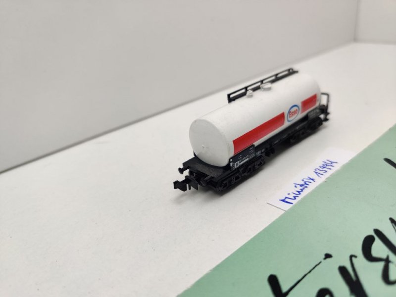 Minitrix N DC 13994 Kesselwagen "Esso" / NEM / DB