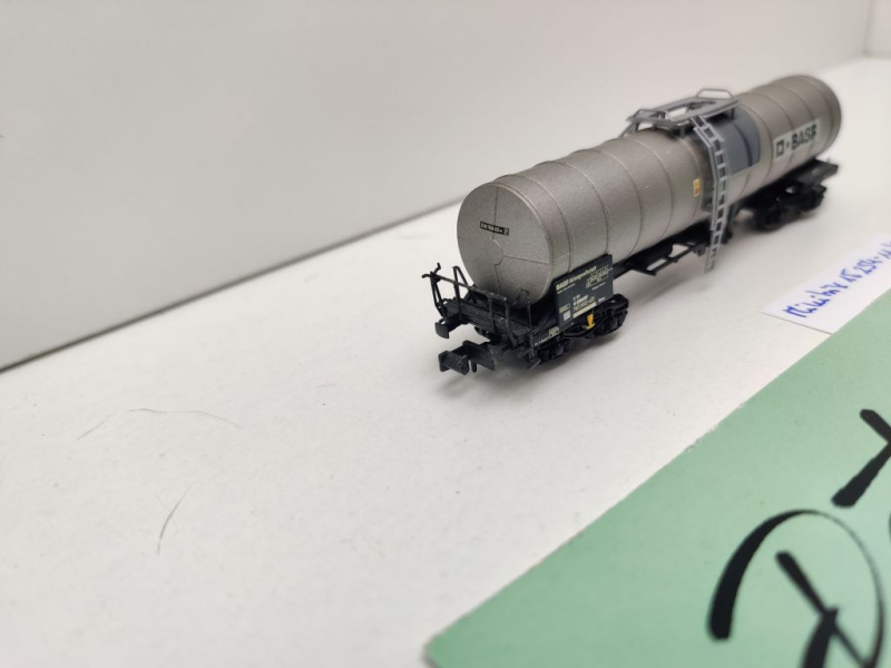 Minitrix N DC 15254-11 Chemiekesselwagen "Basf" / Zacns / NEM / DB