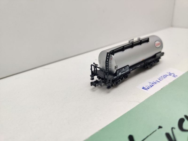 Minitrix N DC 15504-05 Kesselwagen "Esso" / NEM / DB