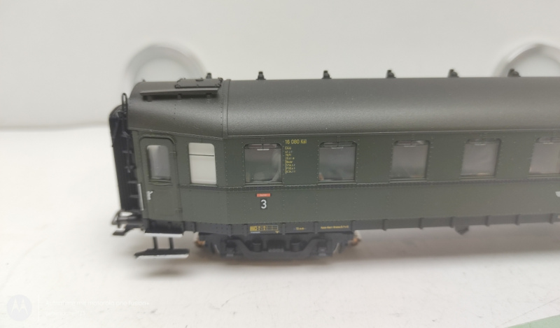 Märklin H0 AC 16080 Personenwagen / DR / 3.Kl. / Grün / Nem / KK / Personen / Licht