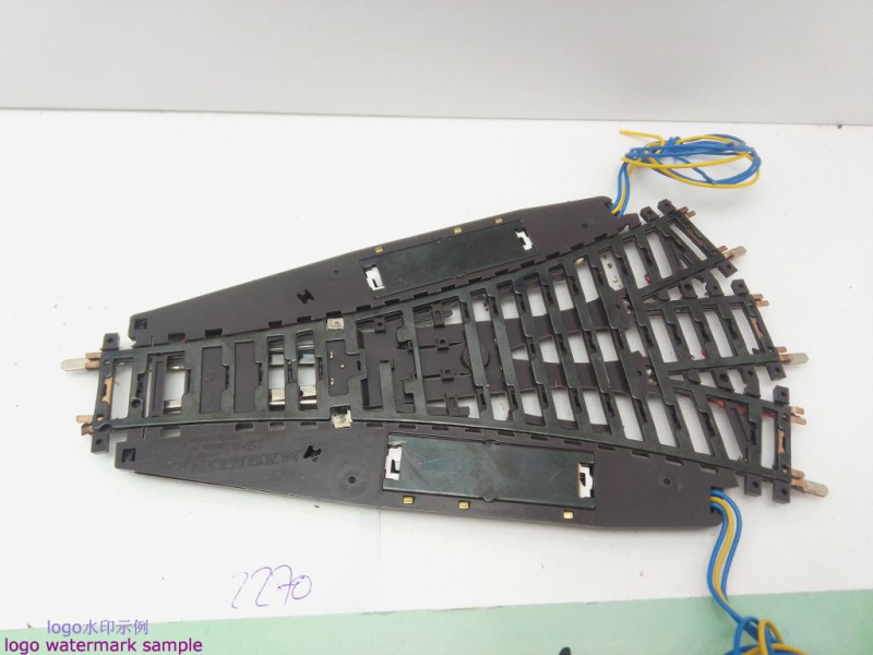Märklin H0 AC 2270 elektr. Drei-Wege-Weiche K-Gleis / 168,9 mm / Farbe, Kleber