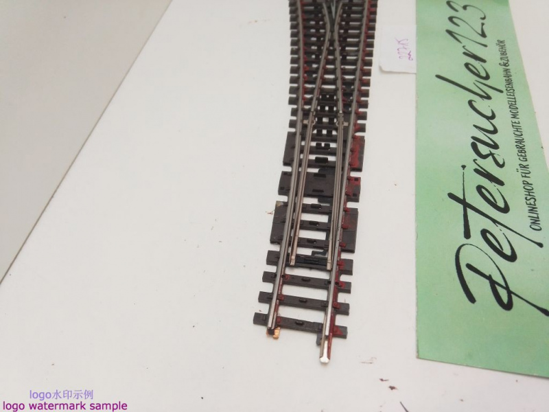 Märklin H0 AC 22715 K-Gleis schlanke Weiche Links / 225 mm / 14° 26' / Farbe Kleber