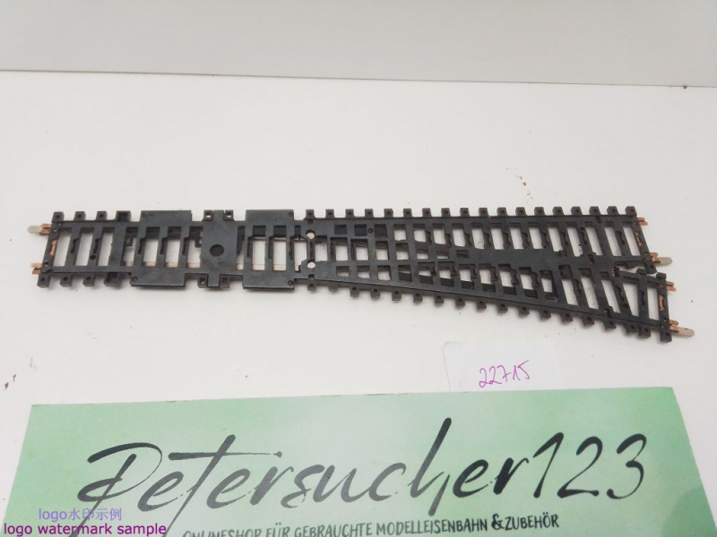 Märklin H0 AC 22715 K-Gleis schlanke Weiche Links / 225 mm / 14° 26' / Farbe Kleber