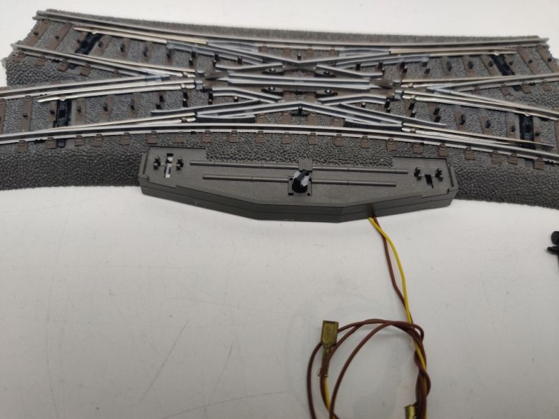 Märklin H0 1 x Kreuzweiche + Laterne C-Gleis 24620 + 74470   Anlagenrückbau 