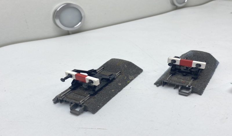 Märklin H0 2 x Gleisende mit Prellbock  C-Gleis /  24977 / Anlagenrückbau