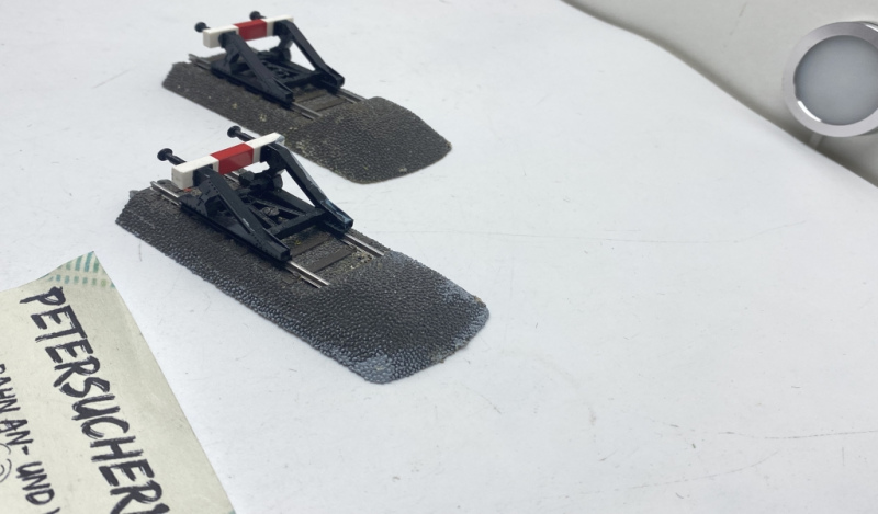 Märklin H0 2 x Gleisende mit Prellbock  C-Gleis /  24977 / Anlagenrückbau