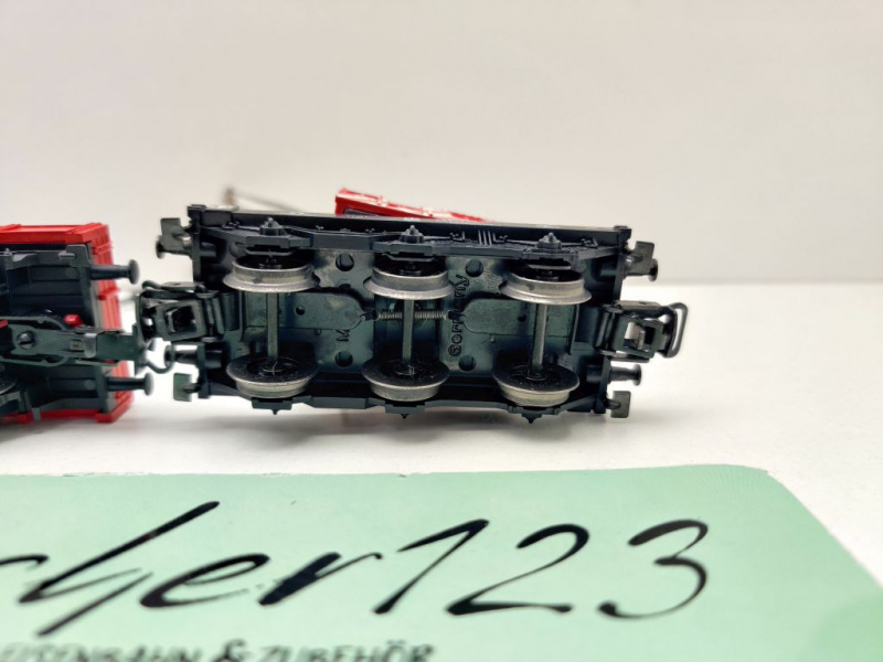 Märklin H0 AC 29426 Kranwagen rot + Kranschutzwagen rot / DB
