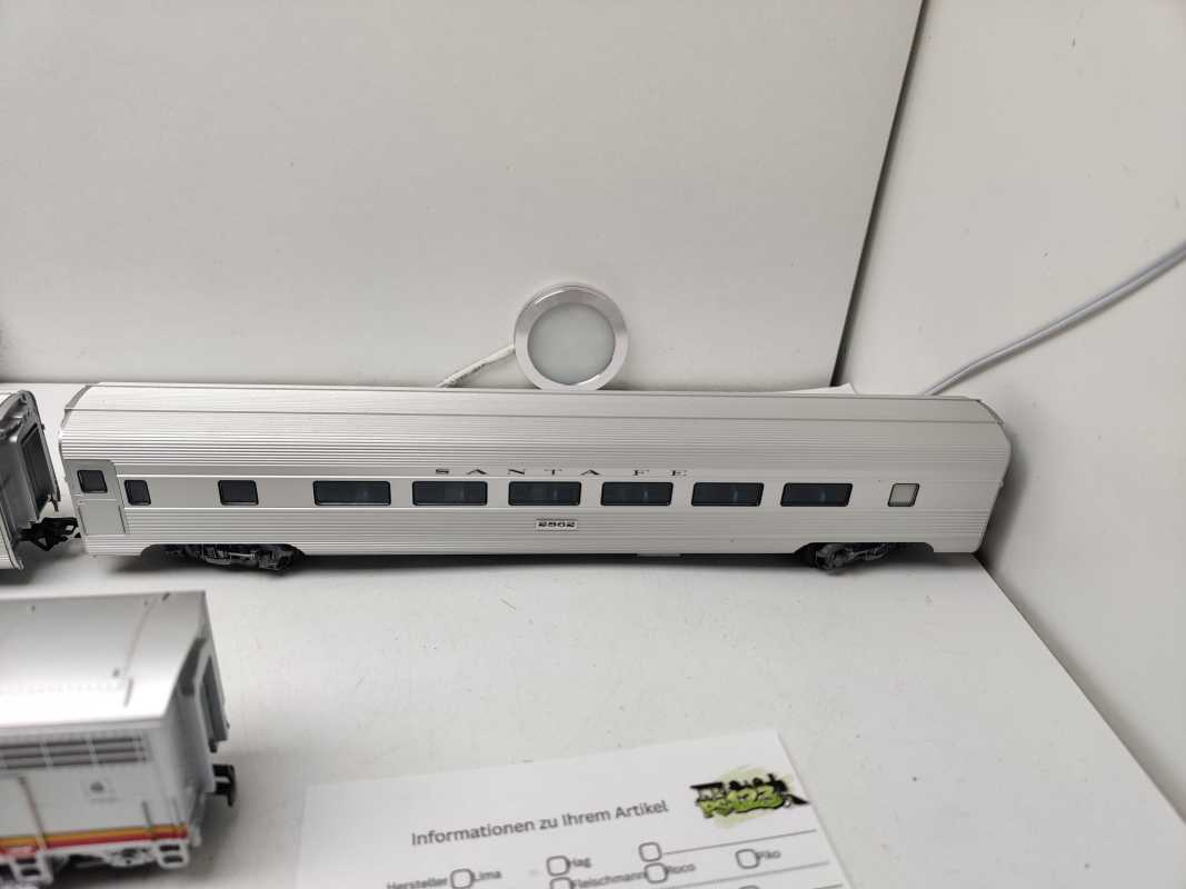 Märklin / AC / H0 / USA EMD F 7 + 3 Anhänger aus 37622 Diesellok  Santa Fee / Delta Digital