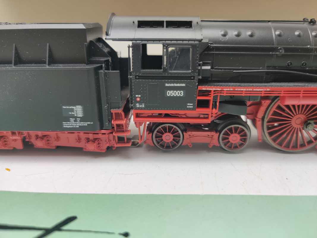 Märklin H0 AC 39050 / BR05 schwere Schnellzug-Dampflokomotive / DB / Mfx / Sound / Dampf / OVP