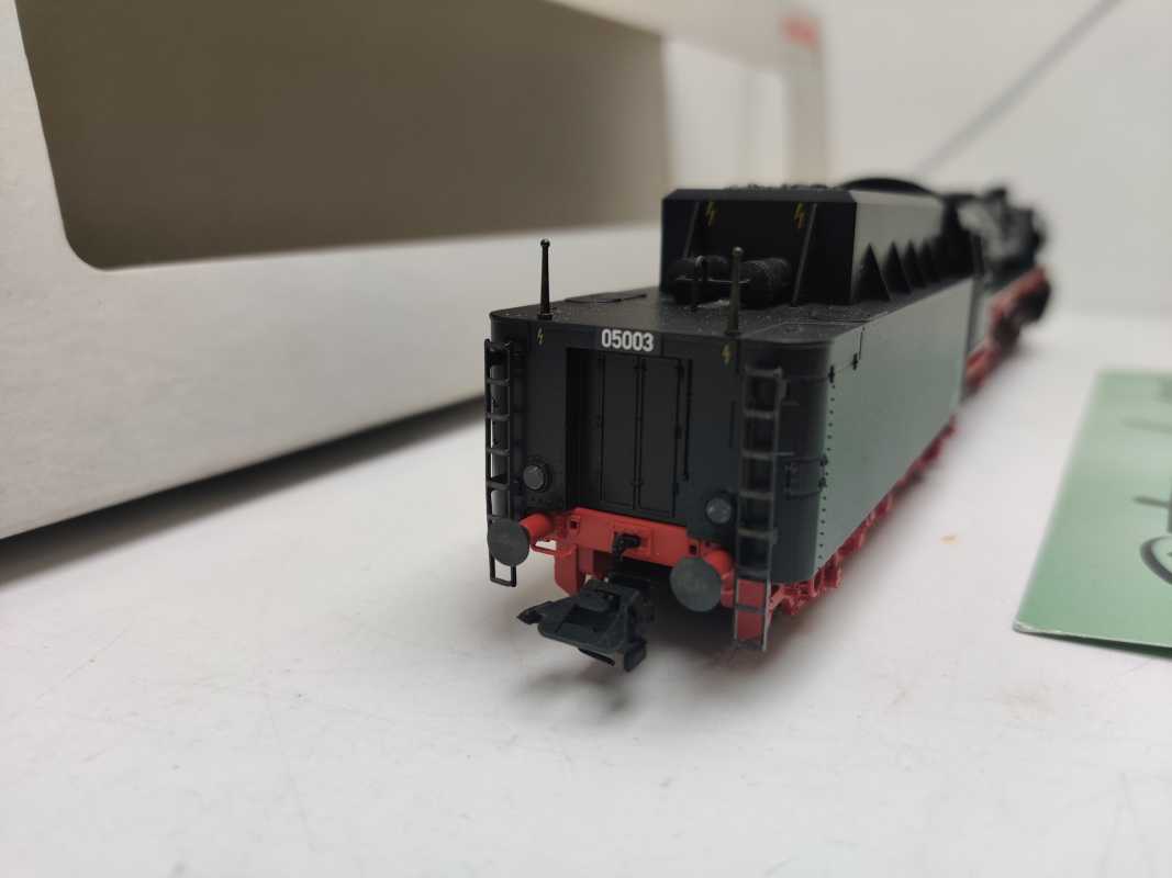 Märklin H0 AC 39050 / BR05 schwere Schnellzug-Dampflokomotive / DB / Mfx / Sound / Dampf / OVP