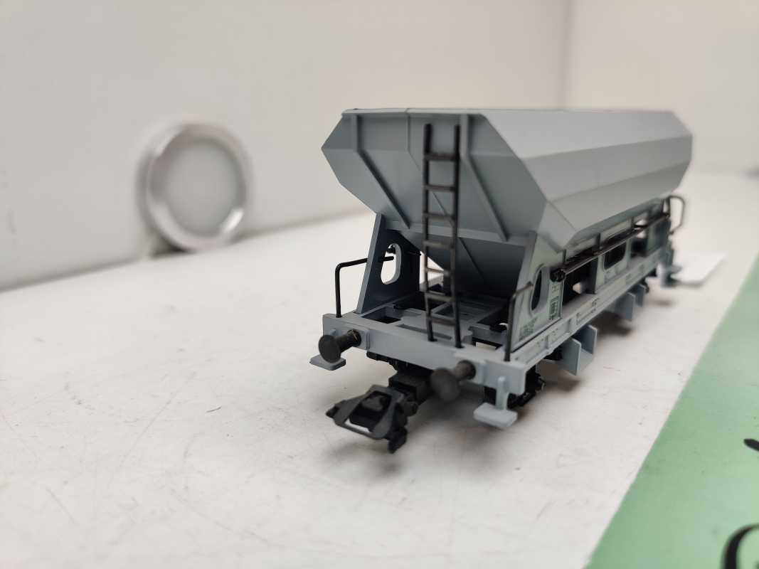 Märklin H0 AC 645 0 073-2 / zweiachsigen Drehschieber-Seitenentladewagen / Bauart Fcs / SBB / CFF / FFS