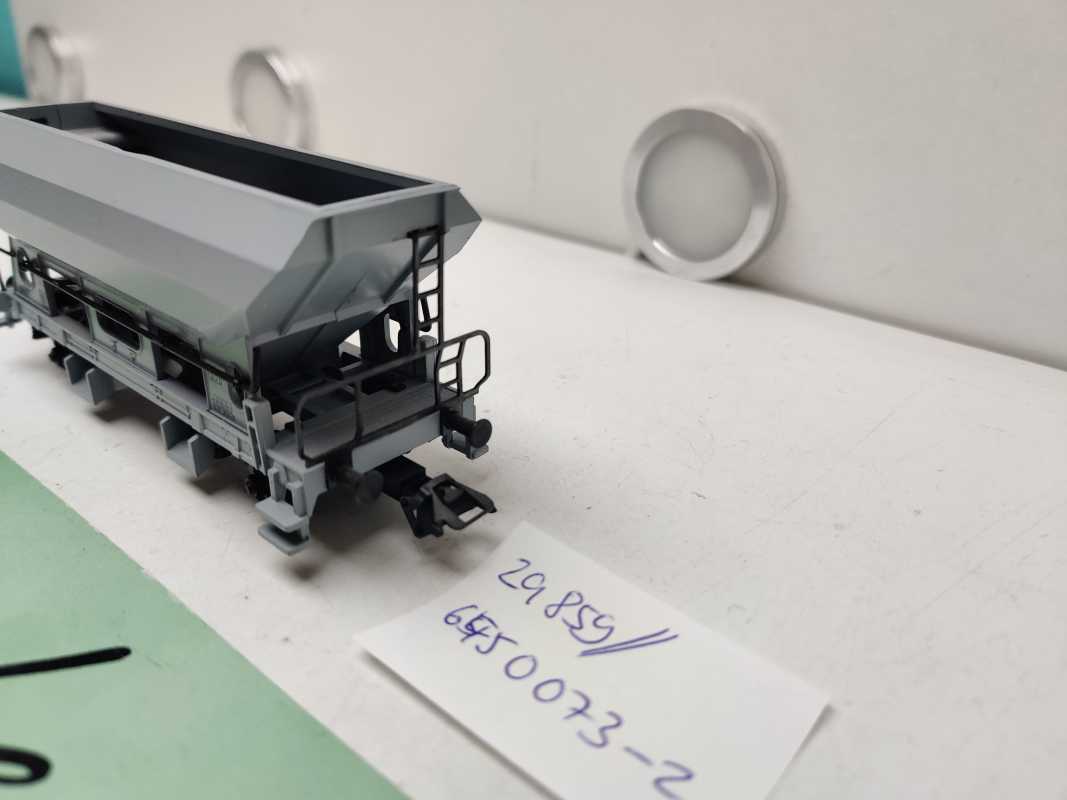Märklin H0 AC 645 0 073-2 / zweiachsigen Drehschieber-Seitenentladewagen / Bauart Fcs / SBB / CFF / FFS
