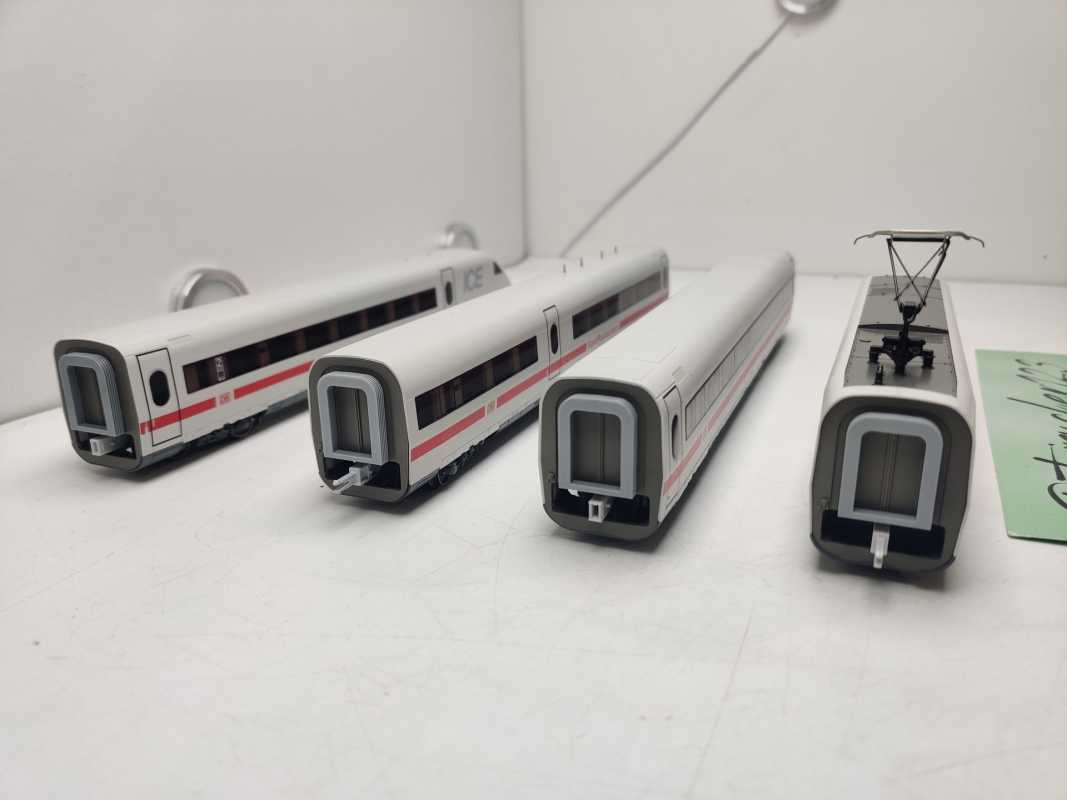 Märklin / AC / H0 BR402 016-0 Triebzug des InterCity Express ICE 2 / 4 - Teilig mit Bordrestaurant / Fx / Sound
