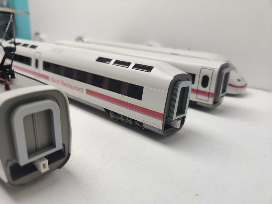Märklin / AC / H0 / BR402 022-8 Triebzug / ICE 2 / 4-teilig inklusive Bordrestaurant / DB / Delta Digital / Weiß
