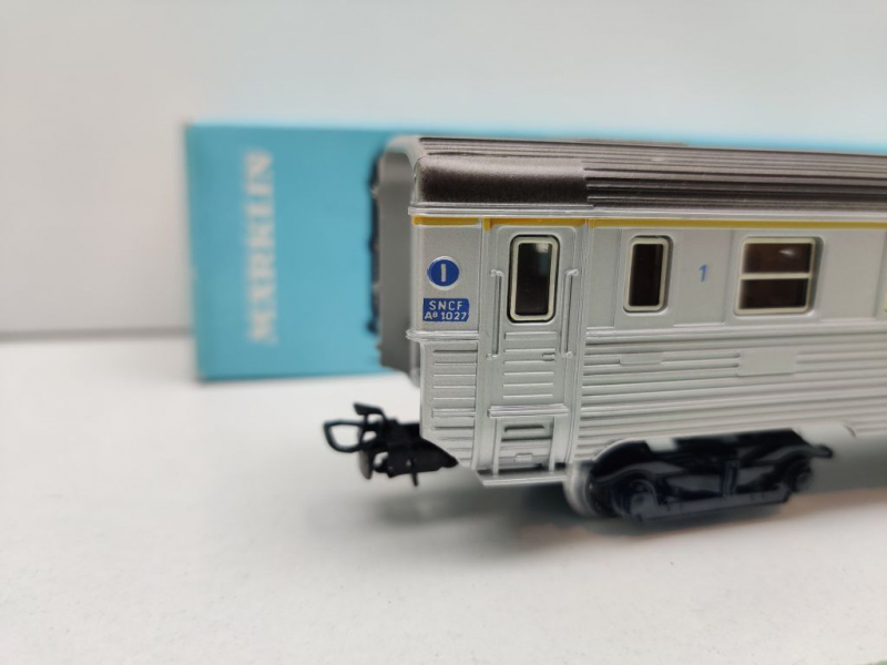 Märklin H0 AC 4076 D-Zug-Wagen 1.Kl A9uj / Inox / SNCF / OVP hellblau