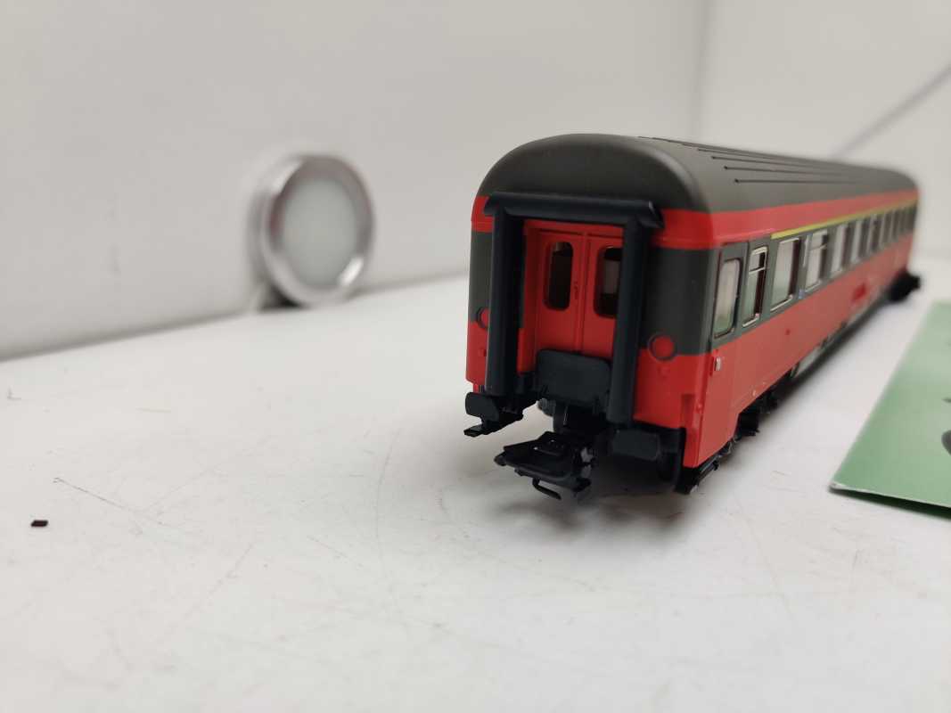 Märklin H0 AC 42725  / 1 Personenwagen vom Wagenset „Fernverkehr“ 1. Kl. / ÖBB / NEM